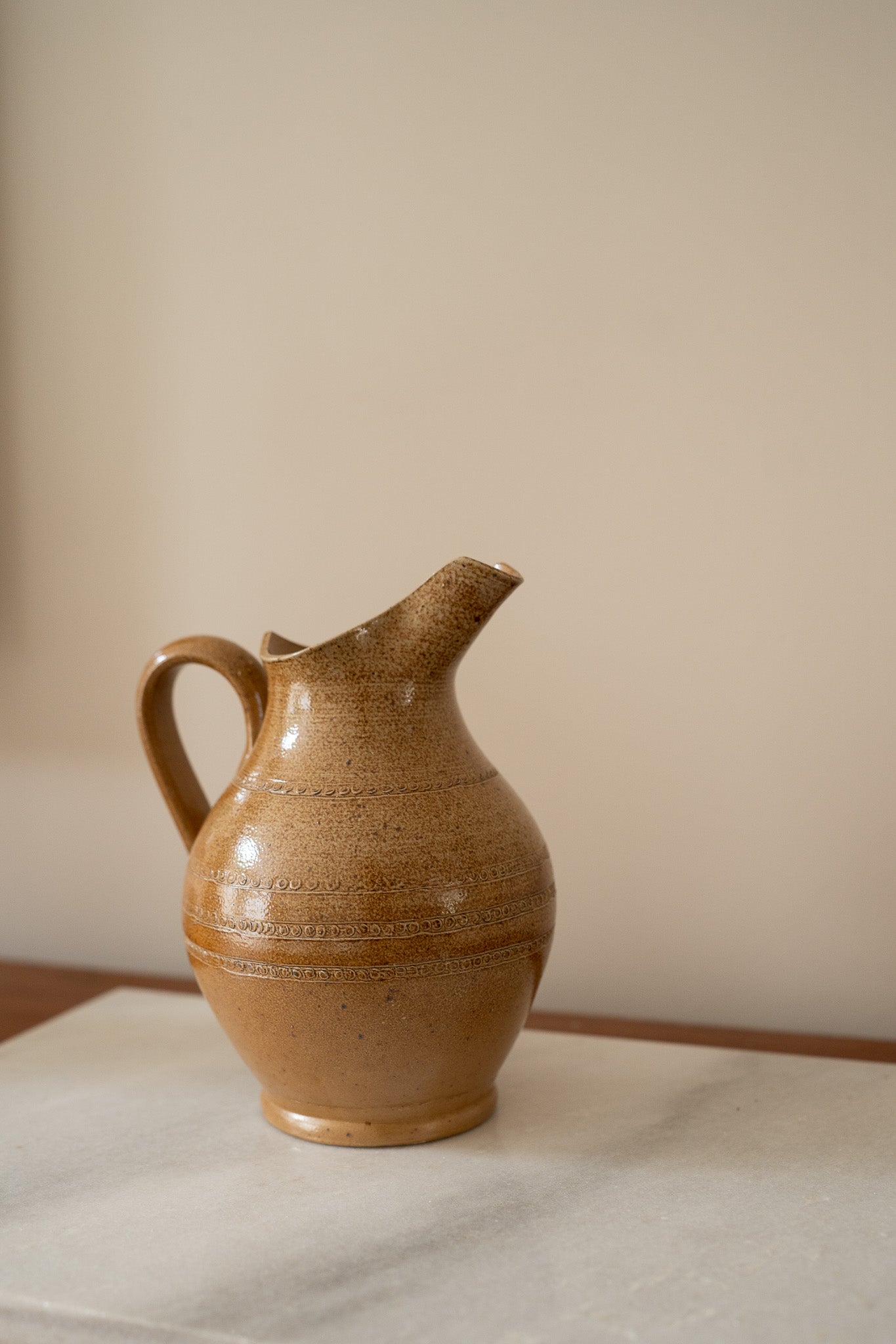 Gres karaf met oor