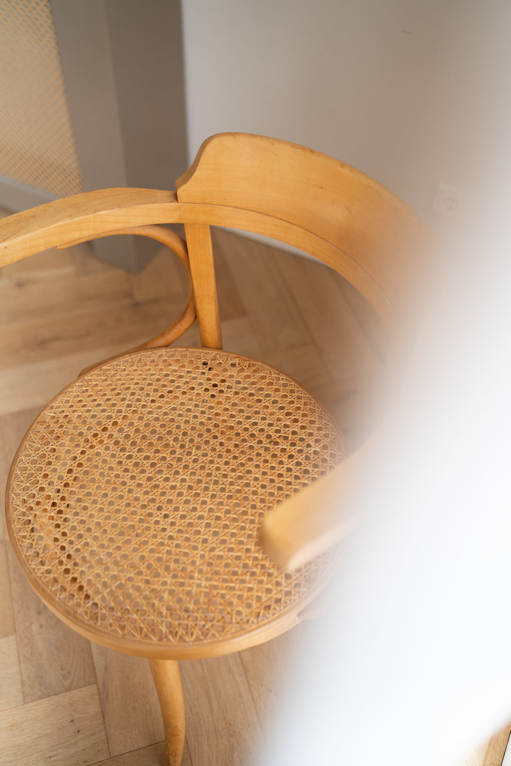 Thonet 233 replica’s bentwood webbing
