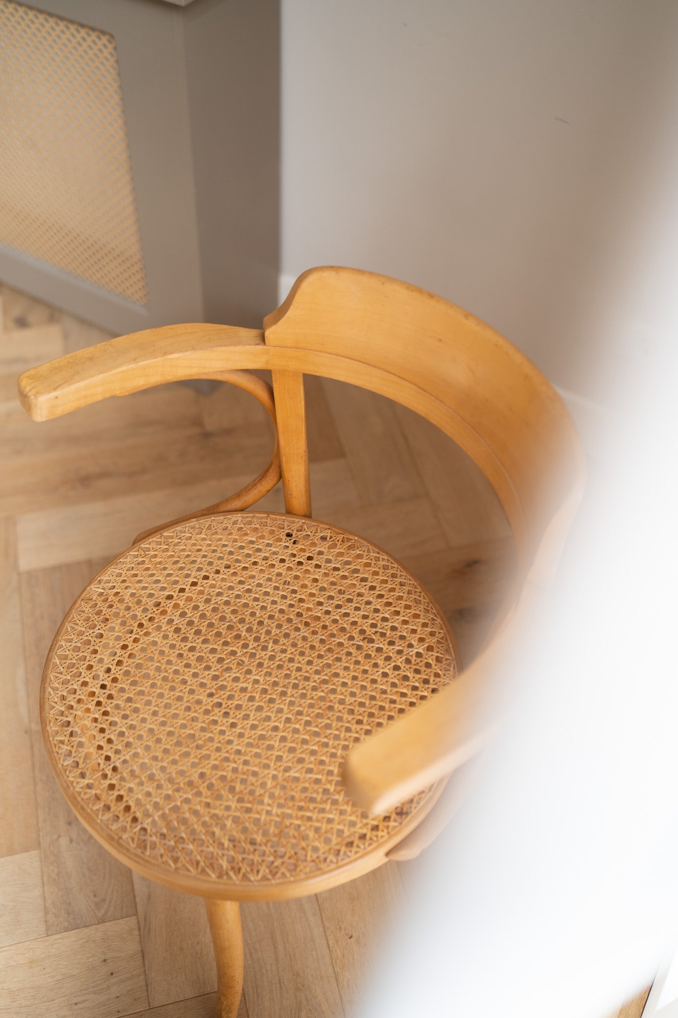 Thonet 233 replica’s bentwood webbing