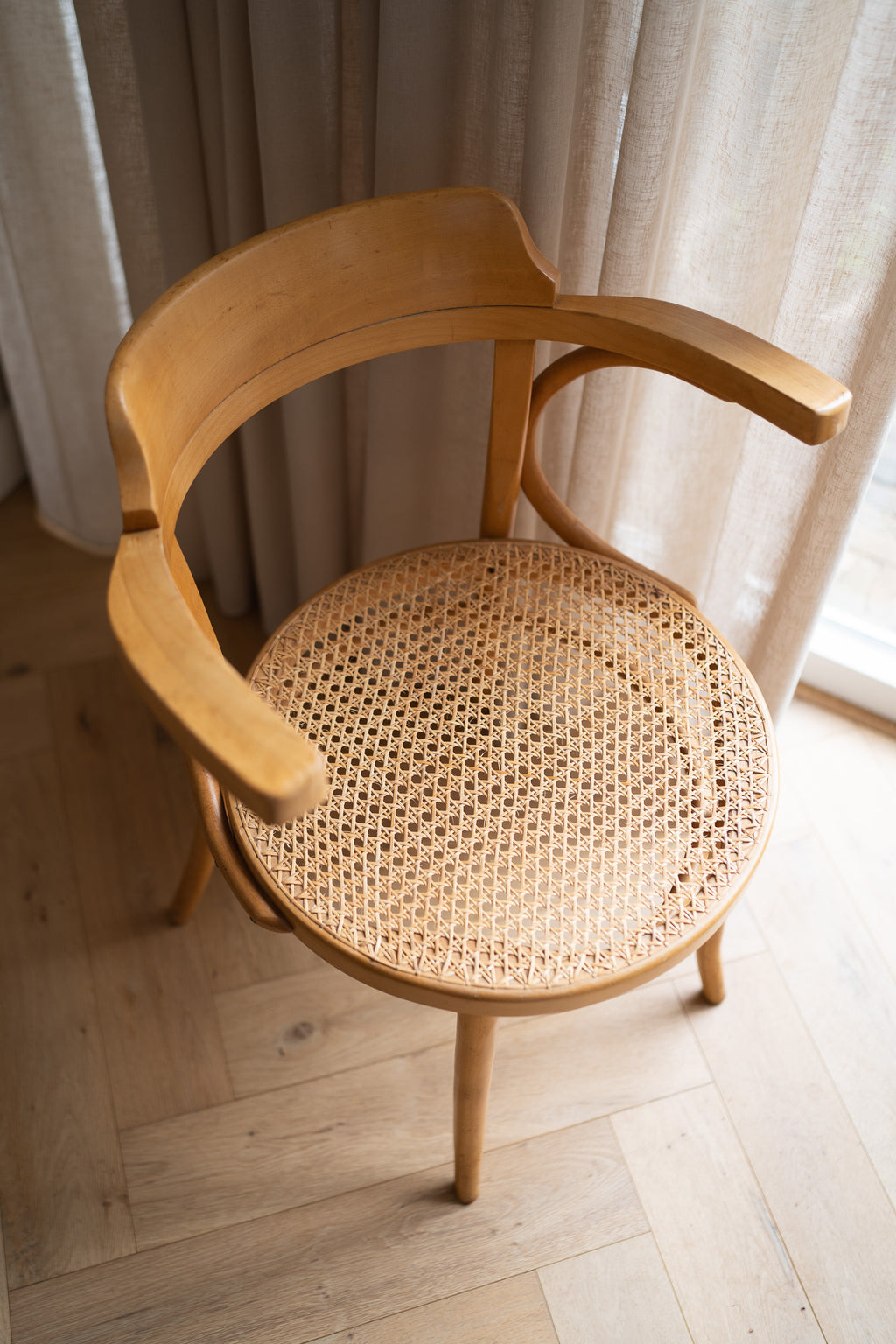 Thonet 233 replica’s bentwood webbing