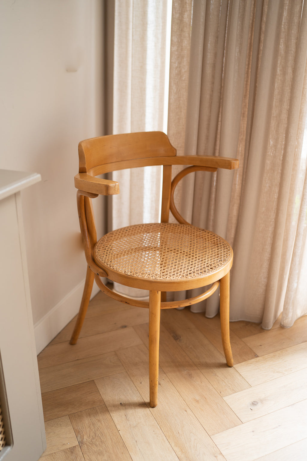Thonet 233 replica’s bentwood webbing