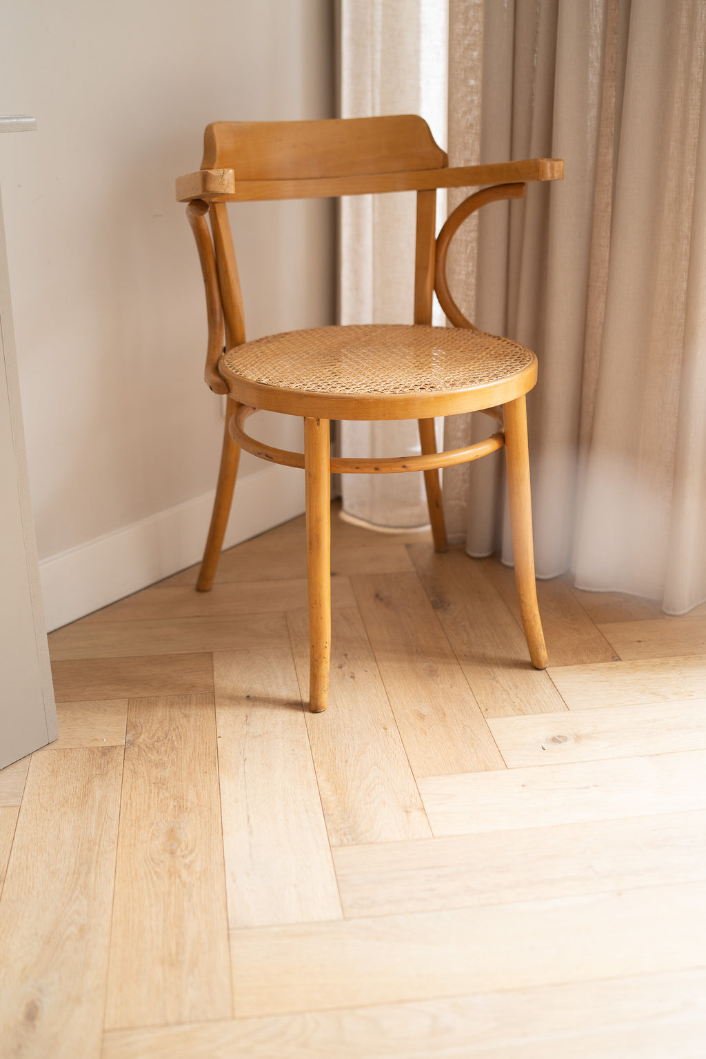 Thonet 233 replica’s bentwood webbing