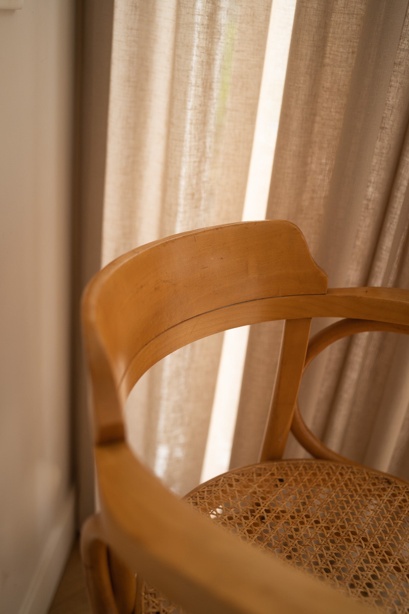 Thonet 233 replica’s bentwood webbing