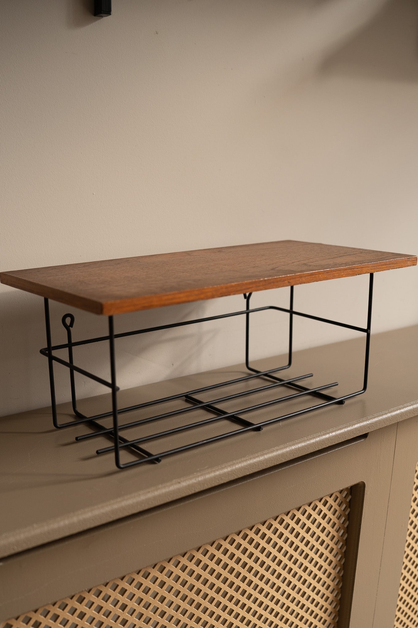 Vintage Midcentury Wandrekje Staal Teak Fineer