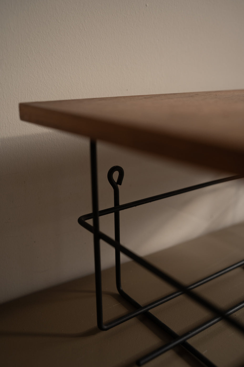 Vintage Midcentury Wandrekje Staal Teak Fineer