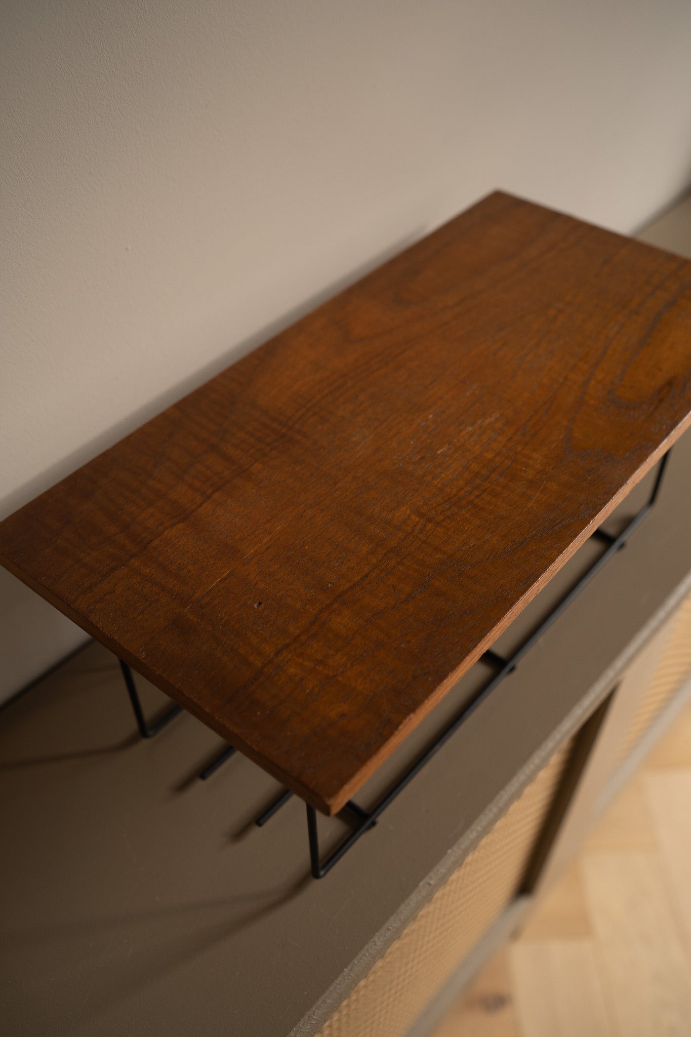 Vintage Midcentury Wandrekje Staal Teak Fineer