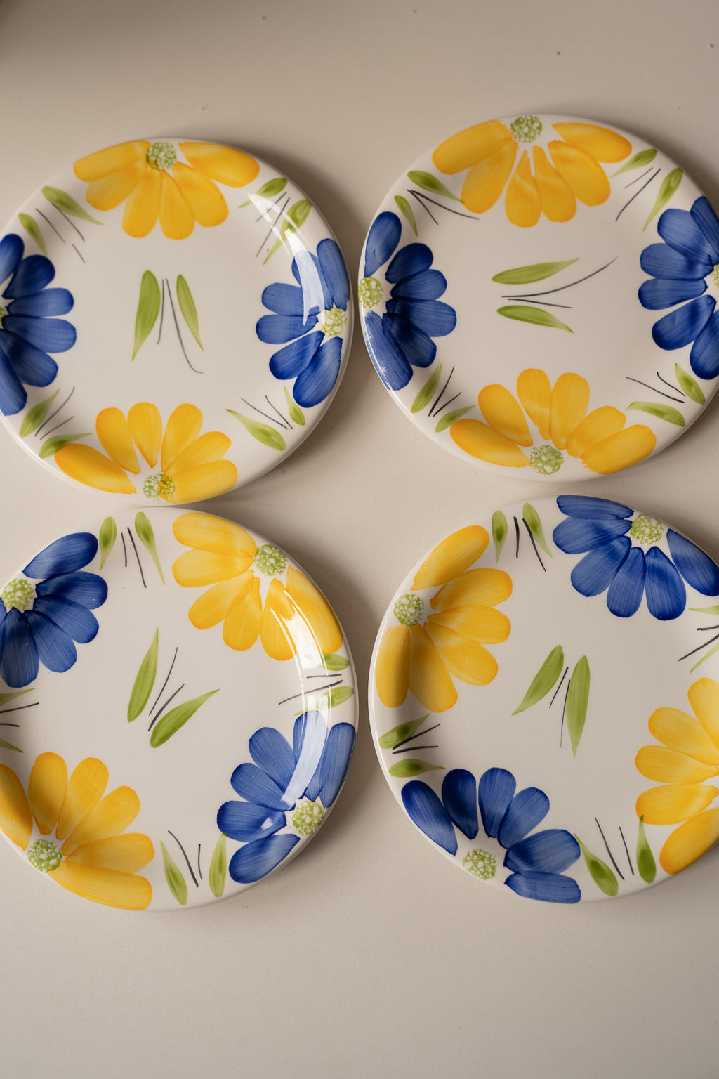 Set van 4 gebloemde bordjes