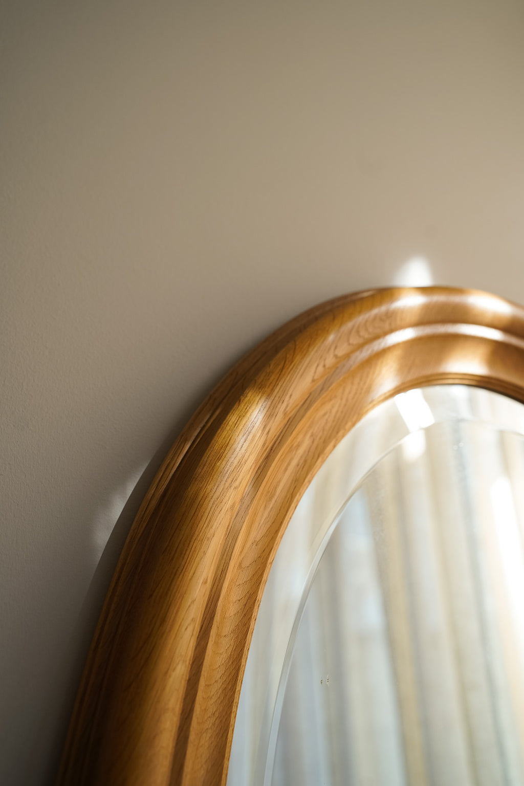 Houten ovale spiegel