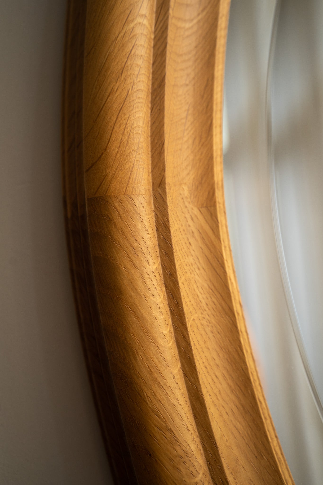 Houten ovale spiegel