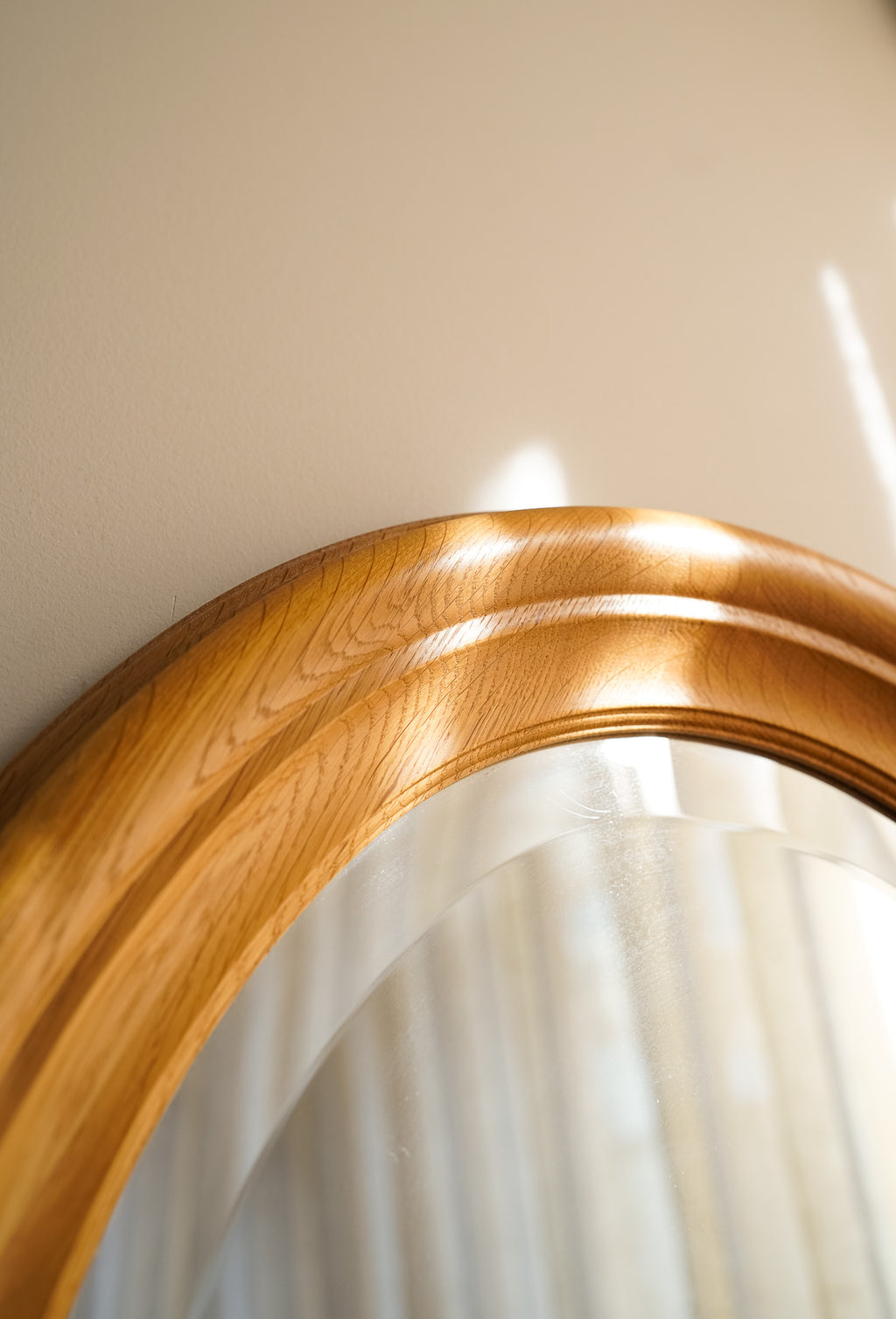Houten ovale spiegel