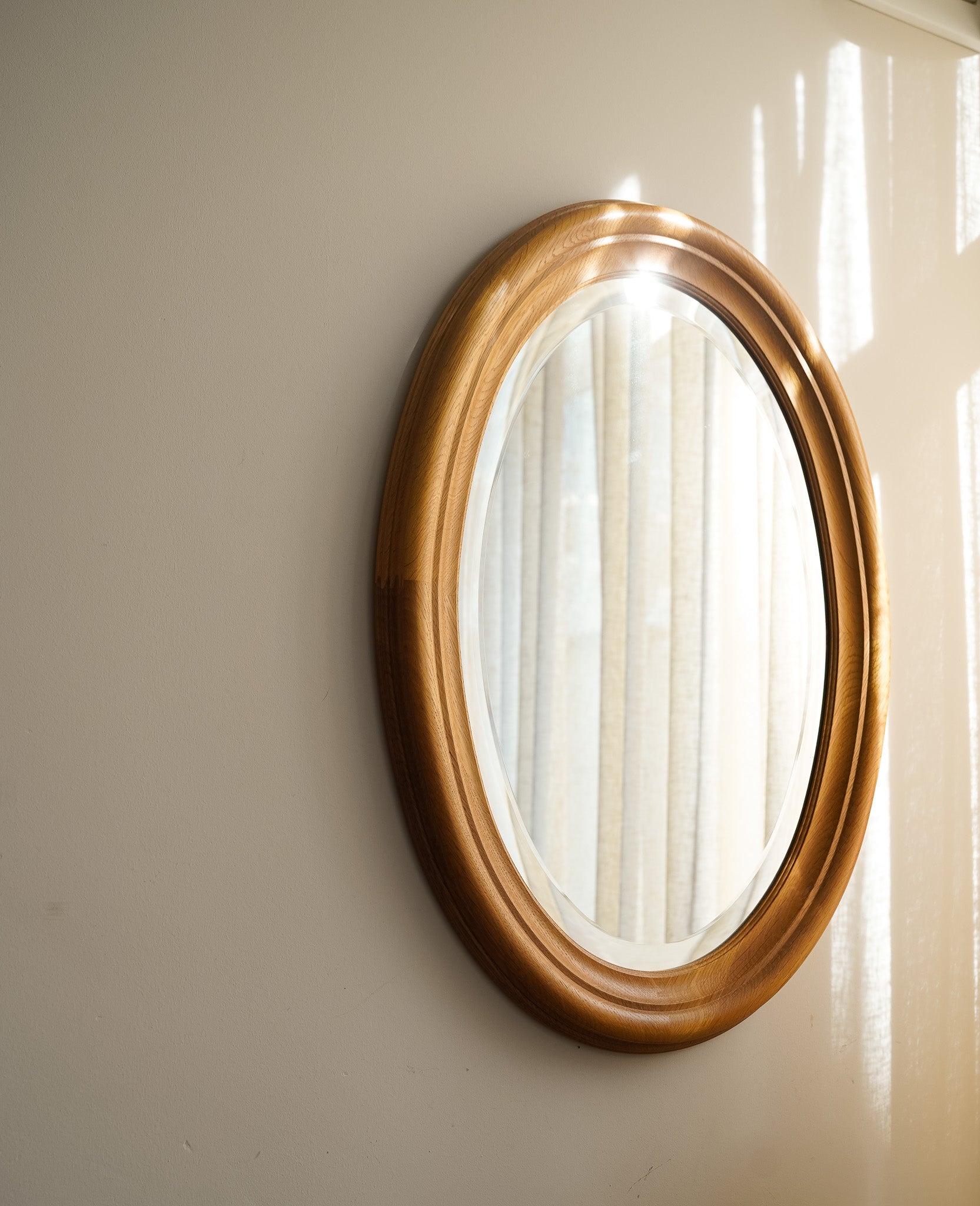 Houten ovale spiegel