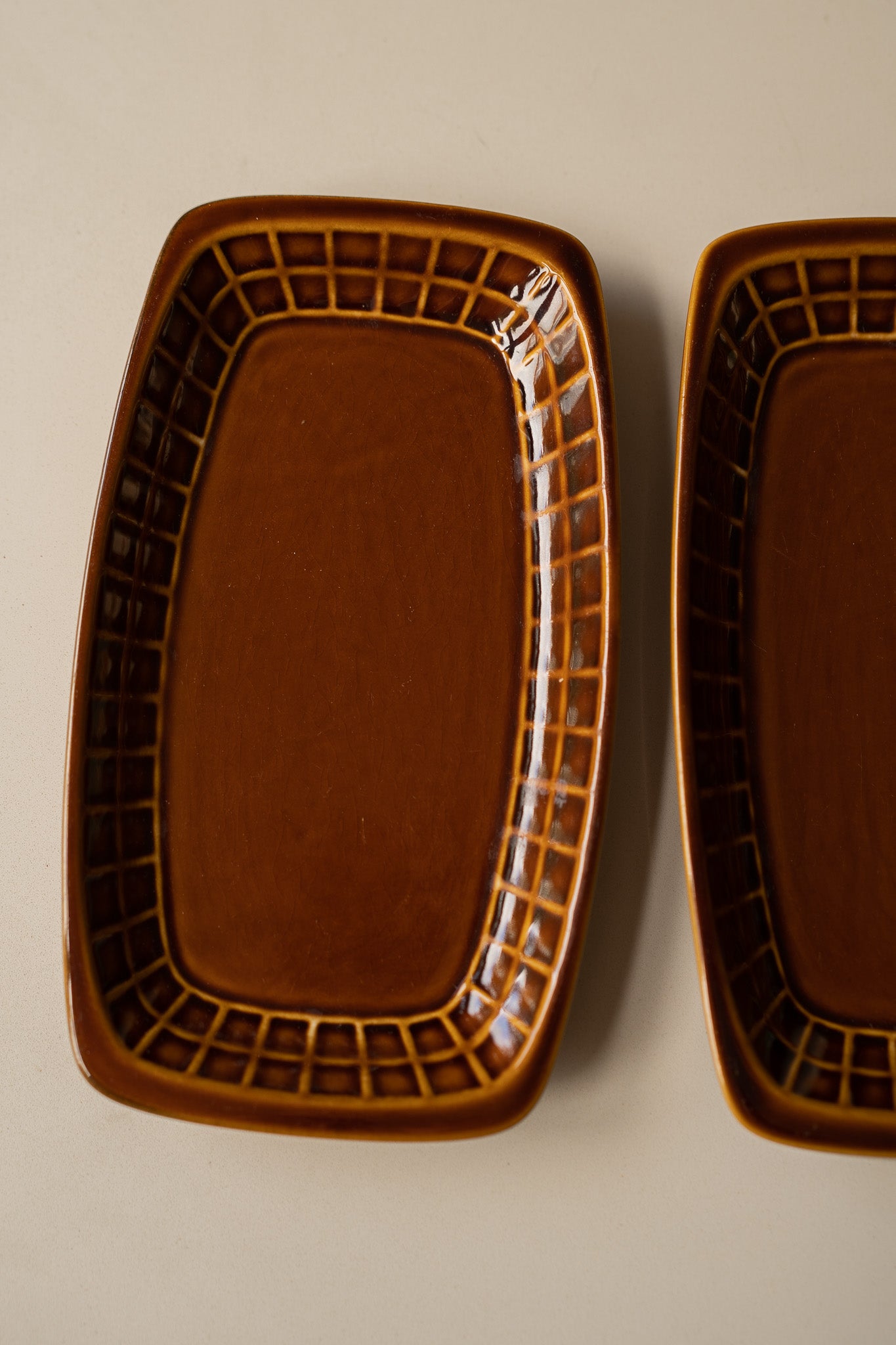Set van 2 bruine schalen