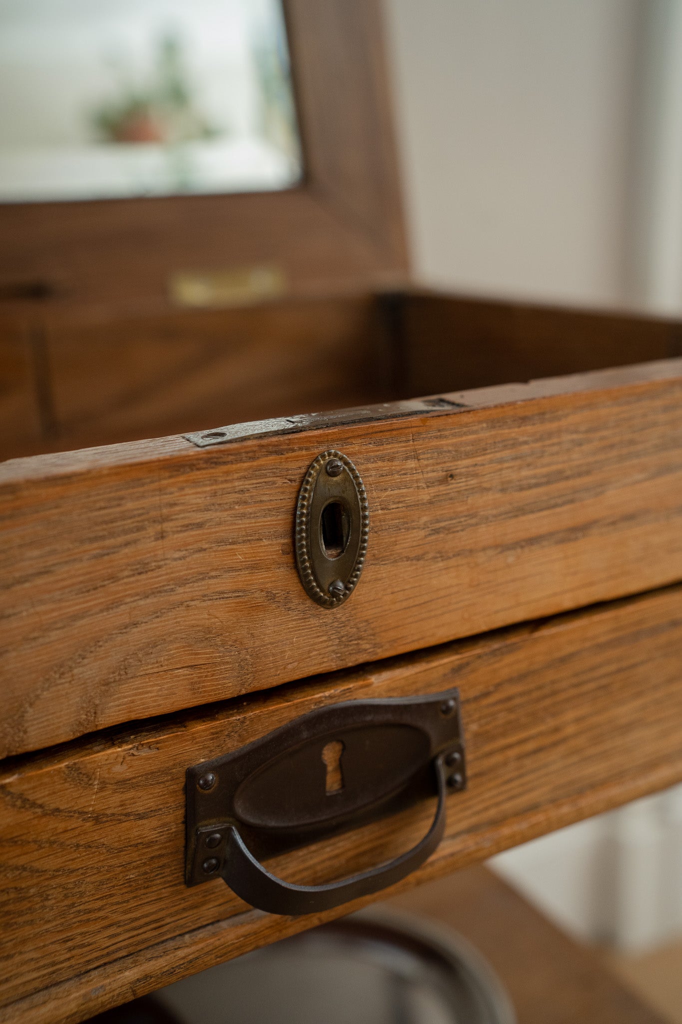 Antieke bijzettafel / Kaptafel