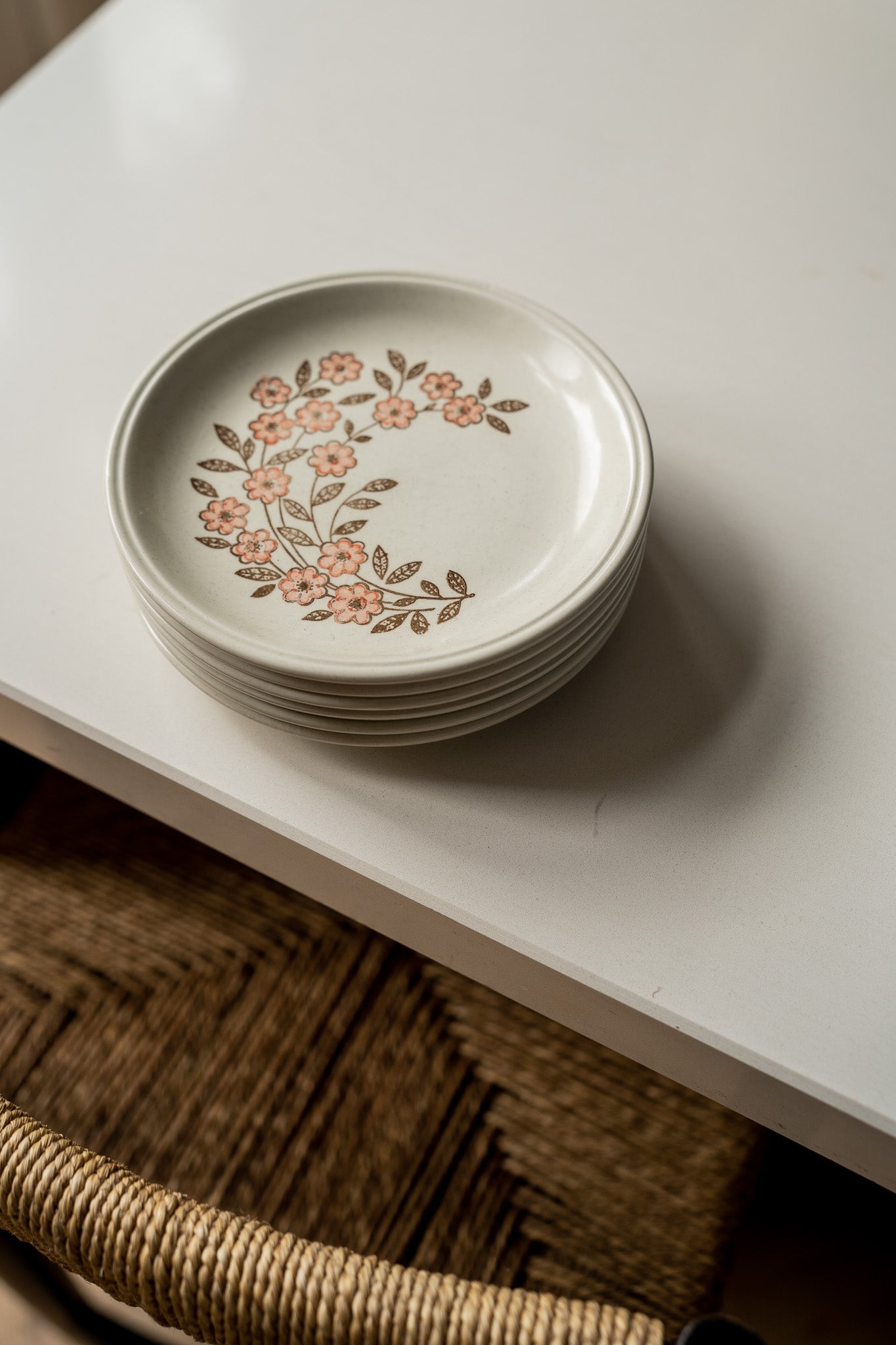 Set van 6 off white bordjes