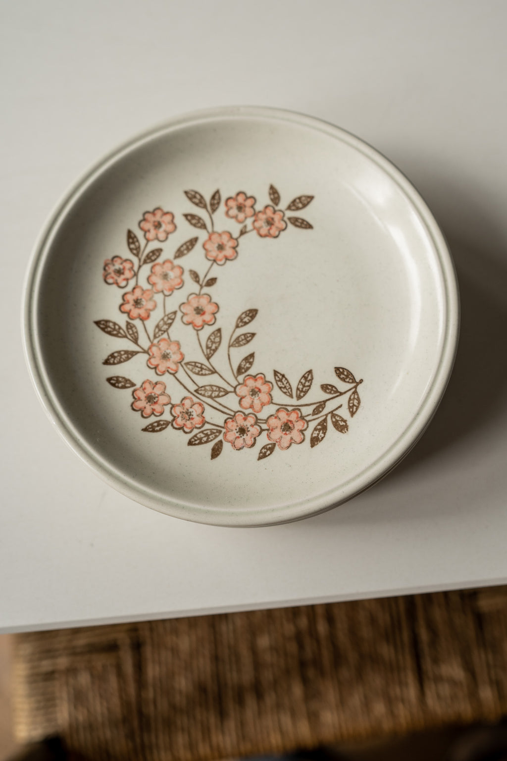 Set van 6 off white bordjes