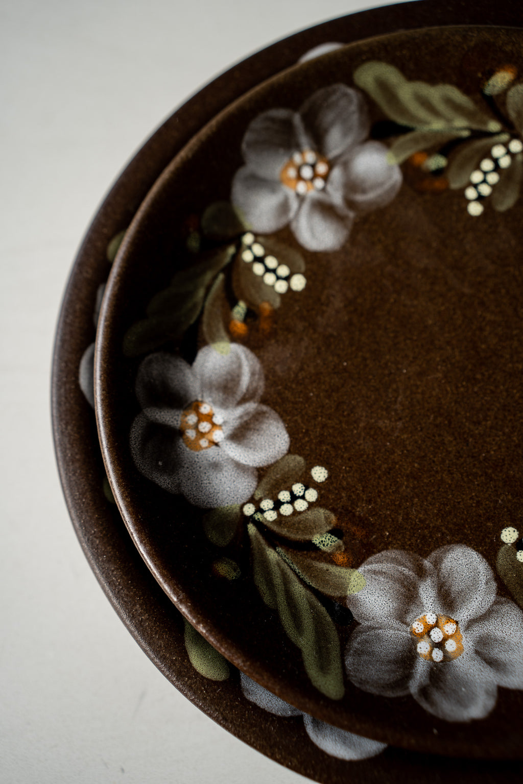 Set van 2 gebloemde borden