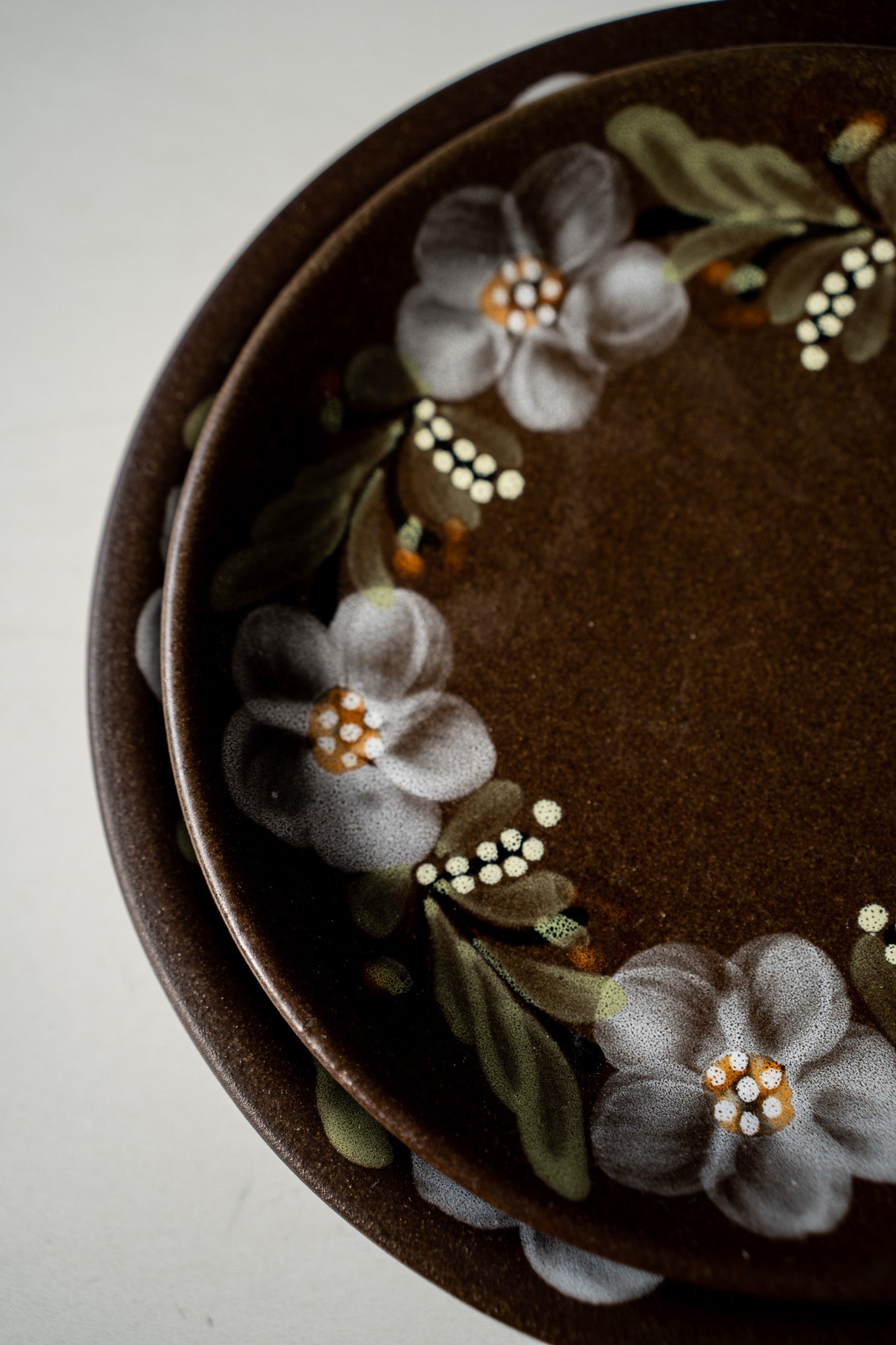 Set van 2 gebloemde borden