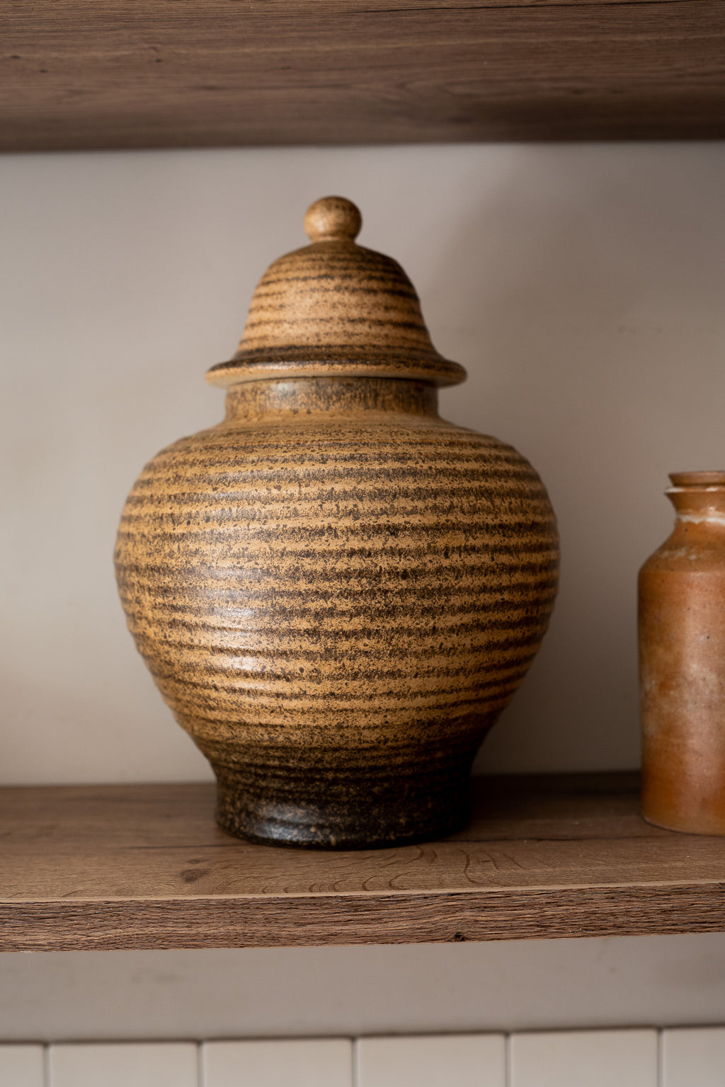 Beige bruine gemberpot