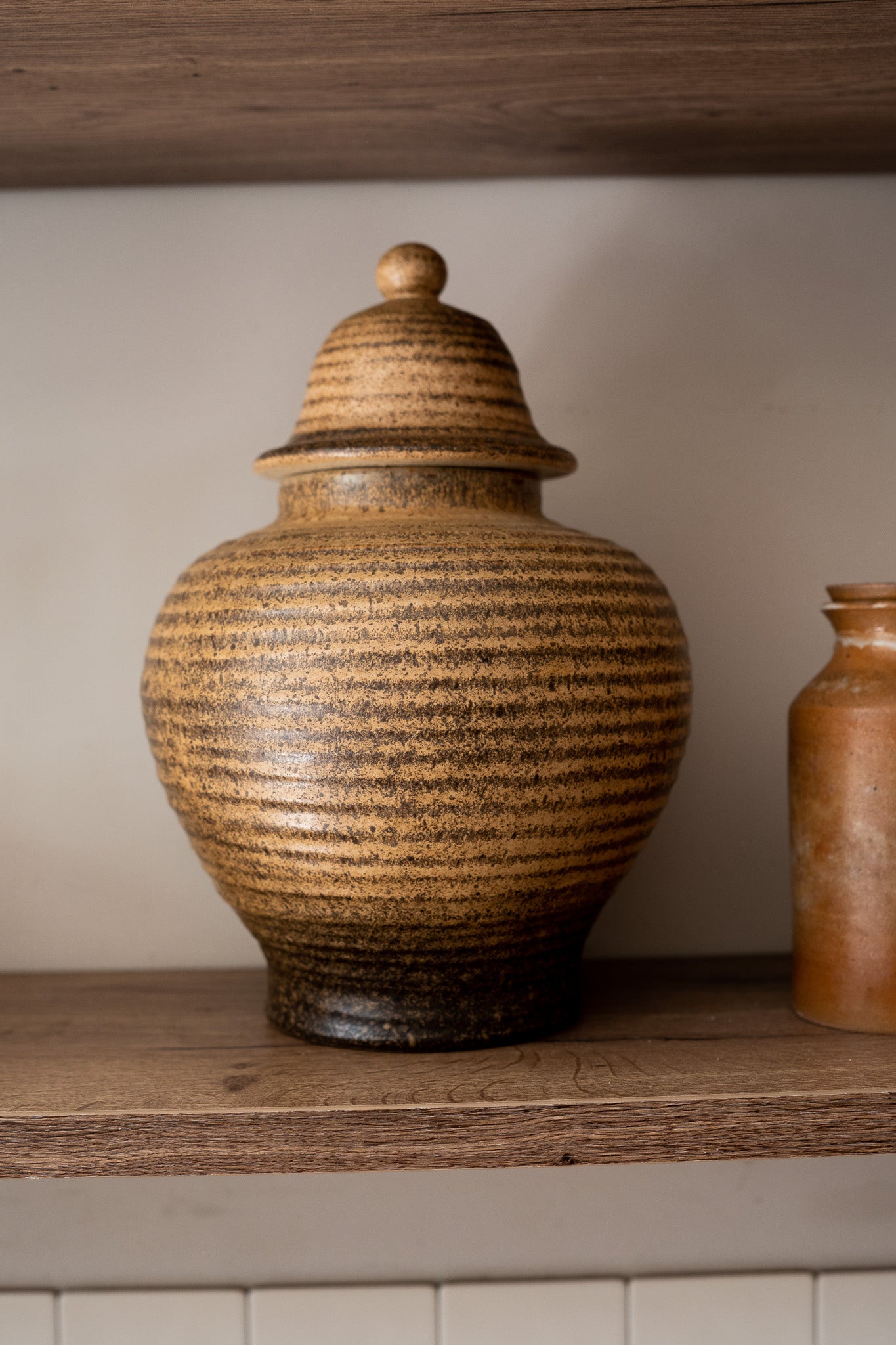 Beige bruine gemberpot