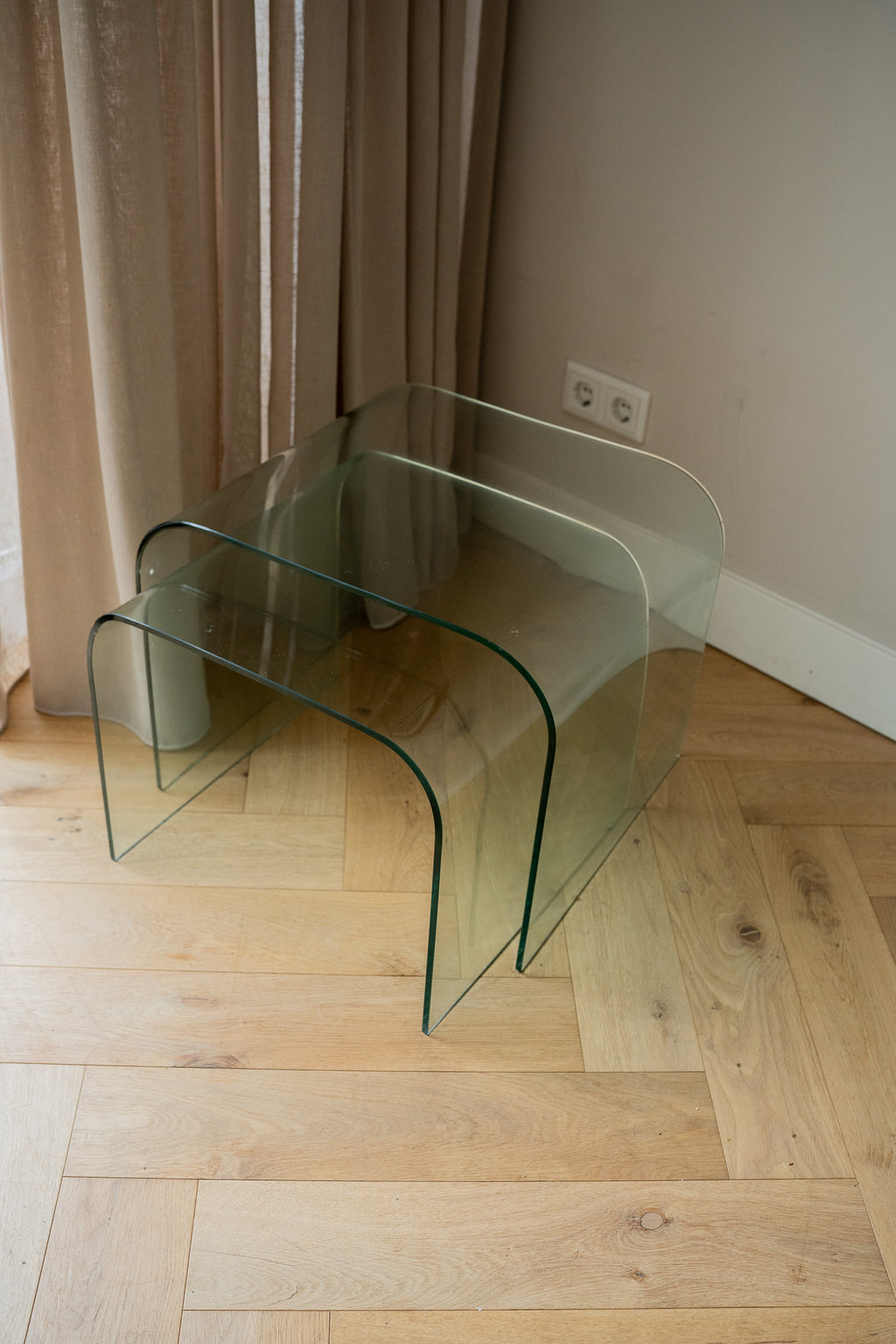 Set van 2 glazen tafels