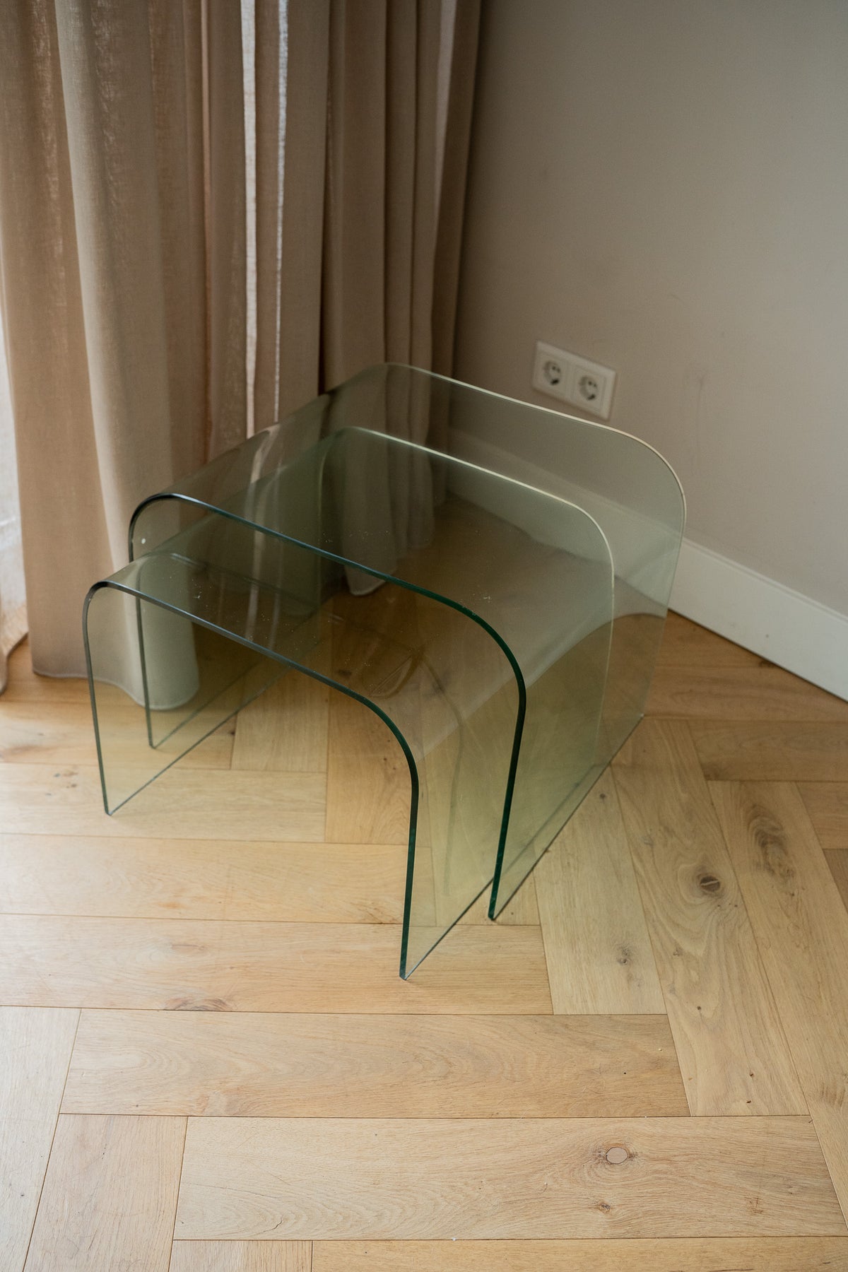 Set van 2 glazen tafels