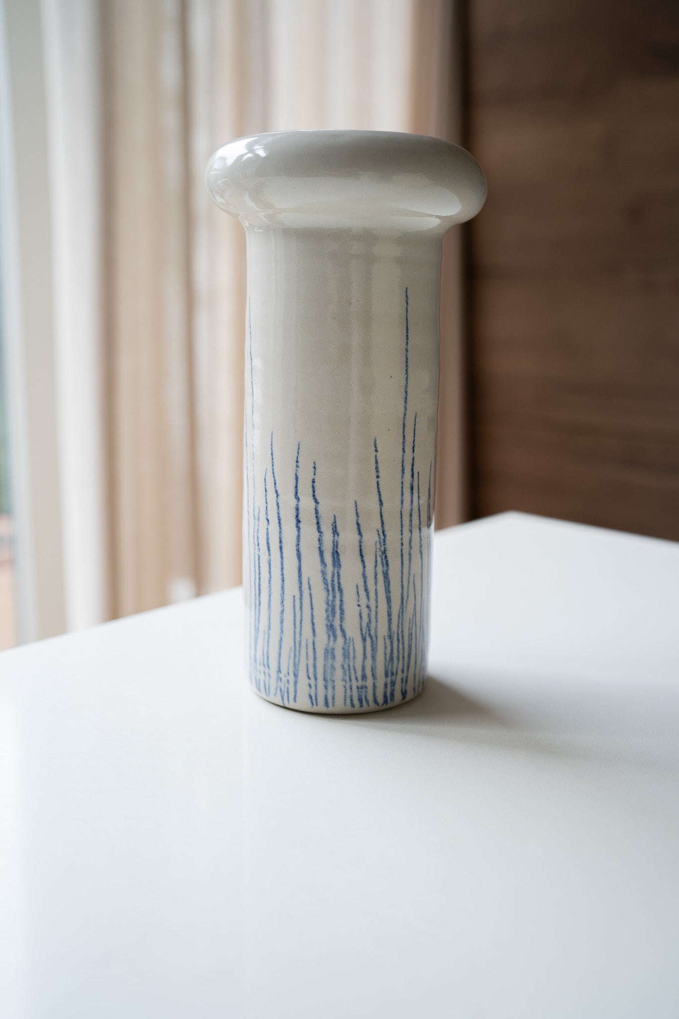 Crèmekleurige vaas met strepen