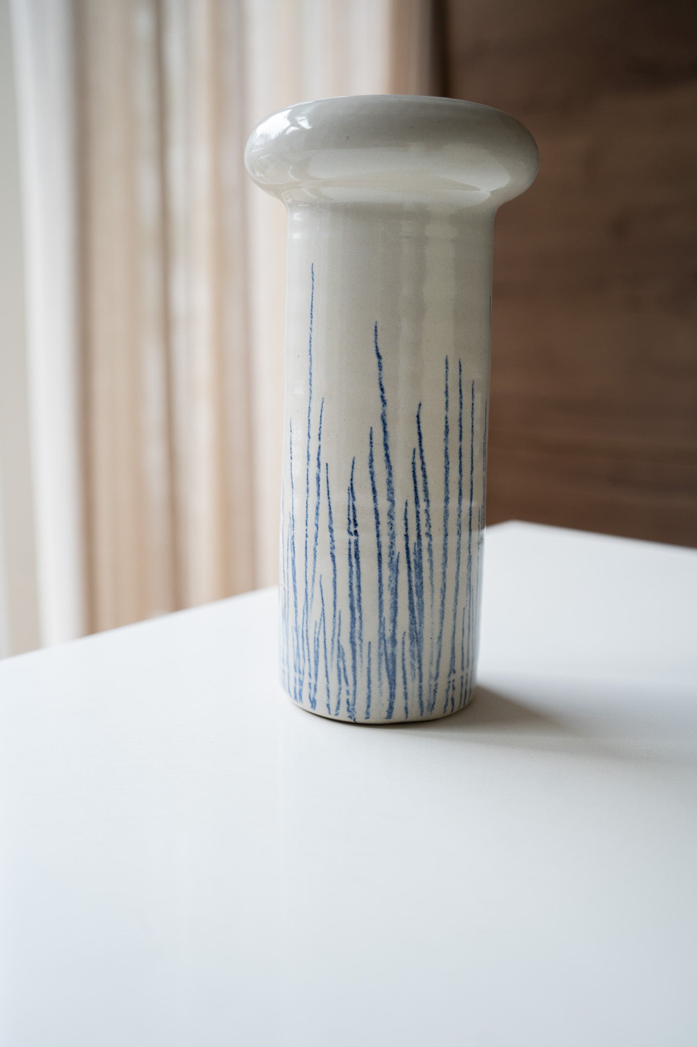 Crèmekleurige vaas met strepen