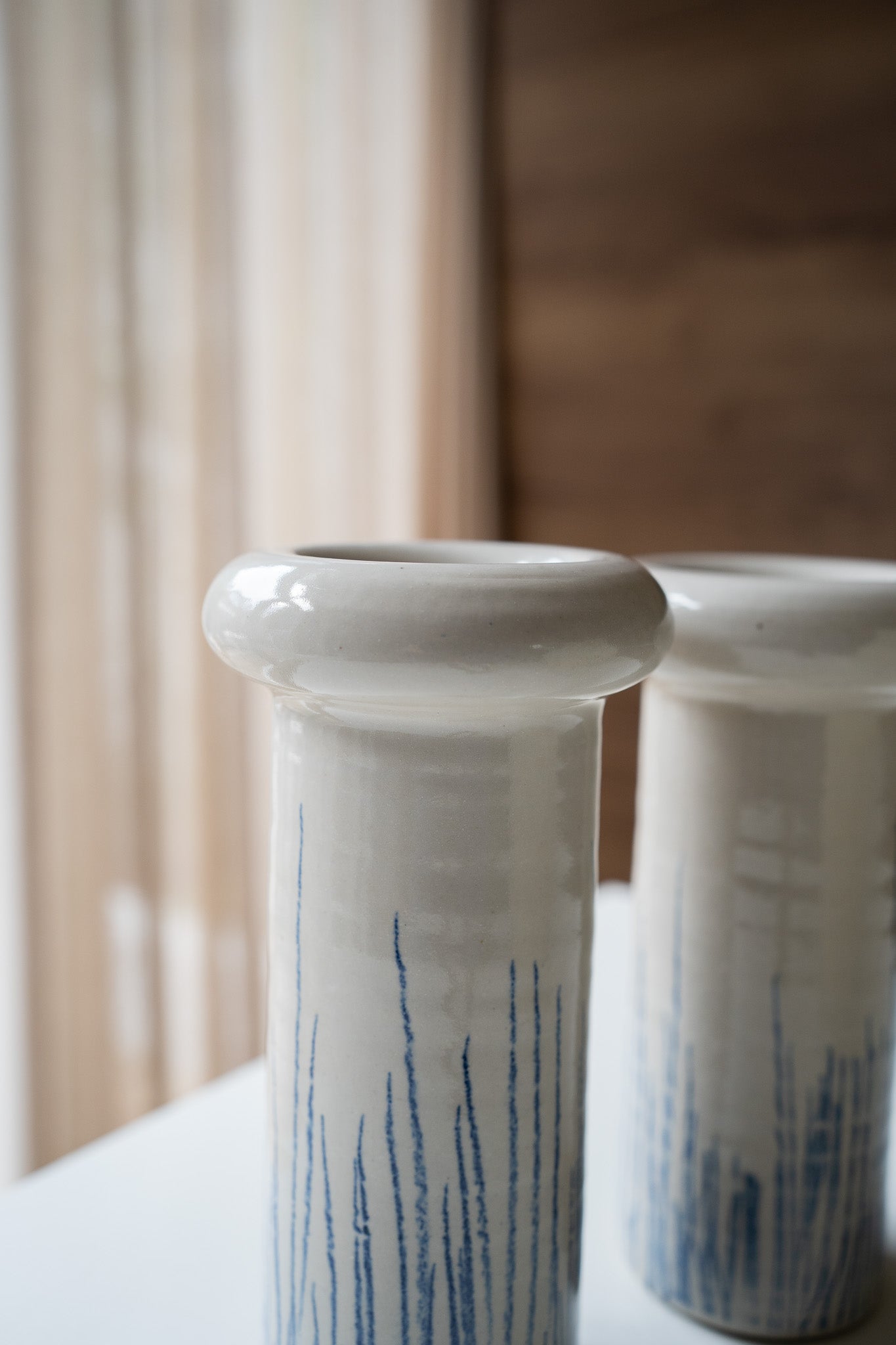 Crèmekleurige vaas met strepen