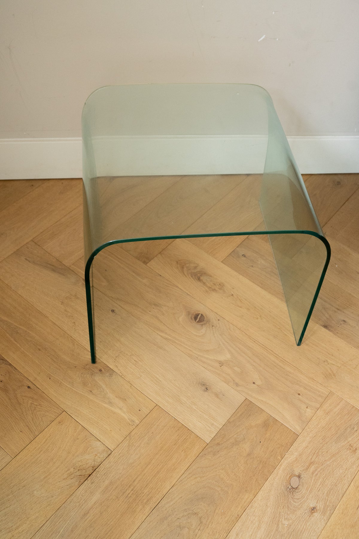 Set van 2 glazen tafels