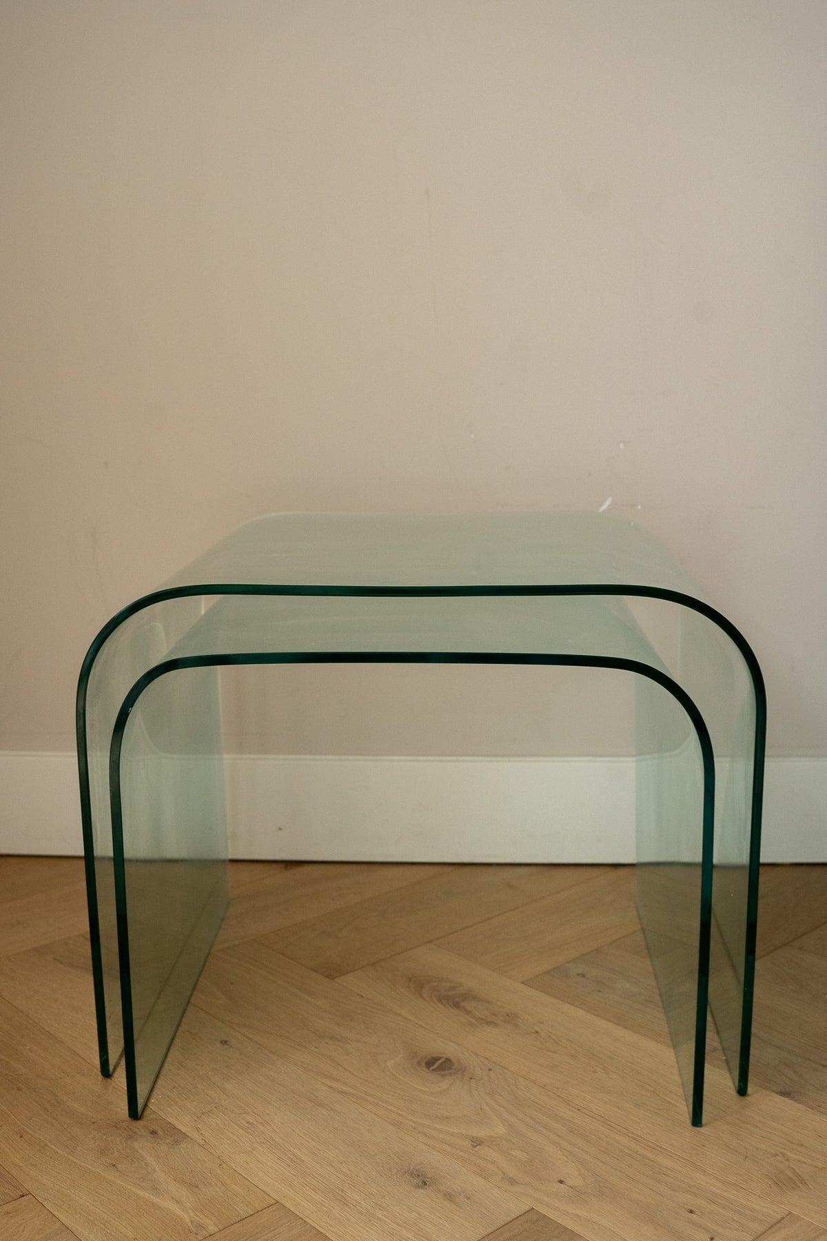 Set van 2 glazen tafels