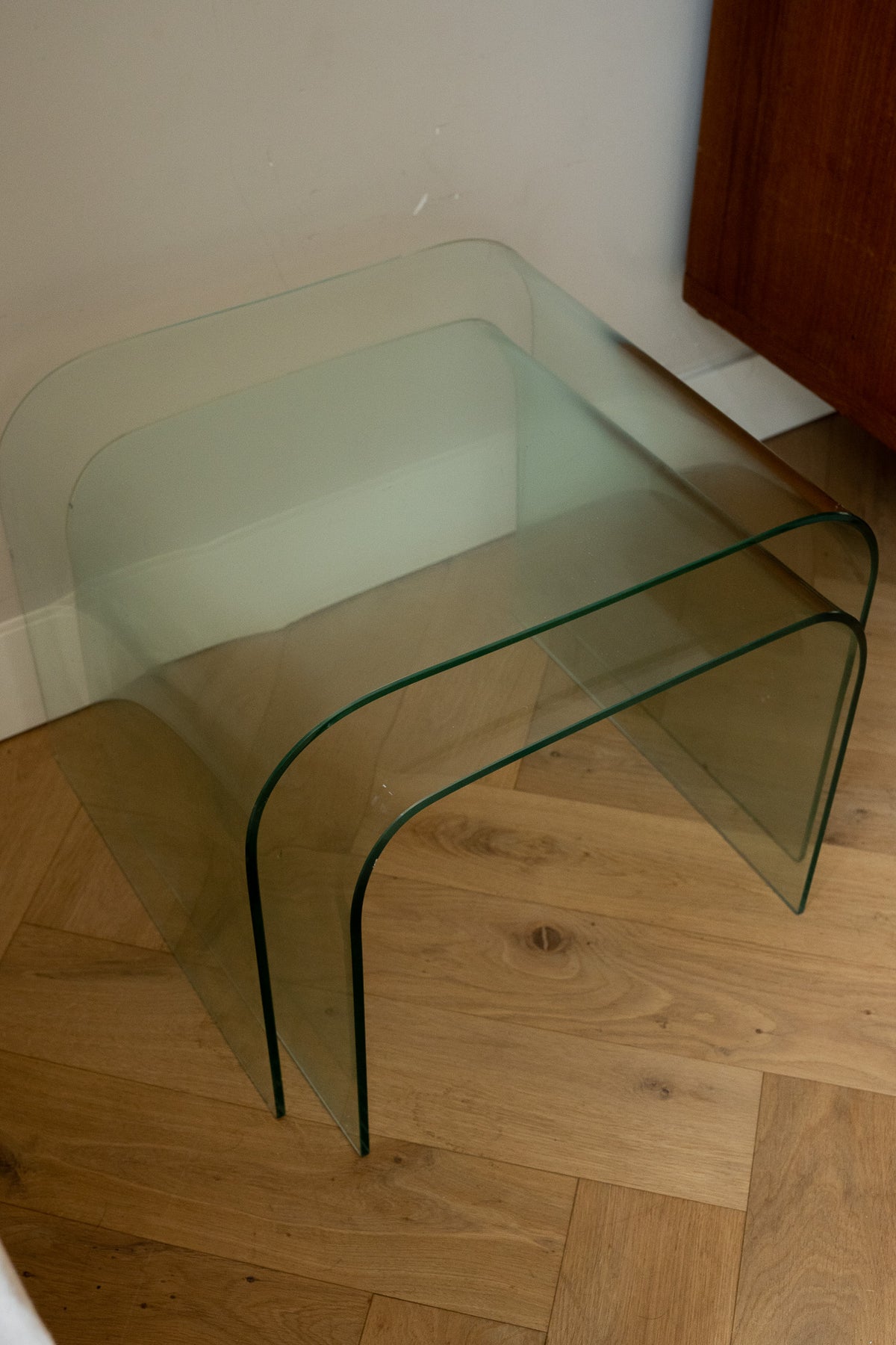 Set van 2 glazen tafels