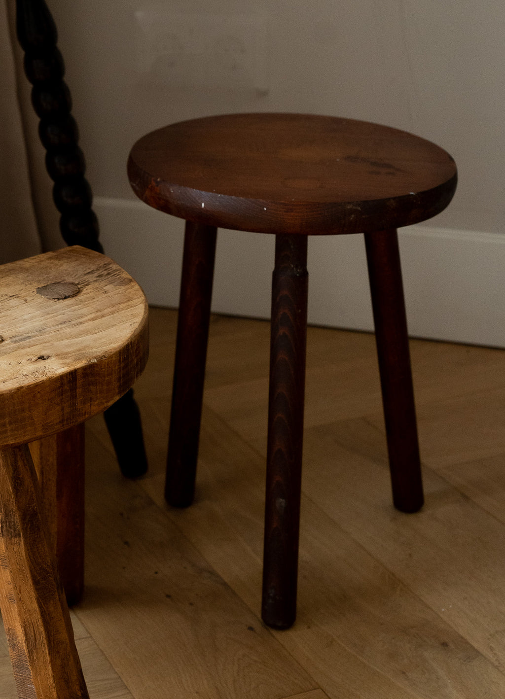 Houten driepoot krukje