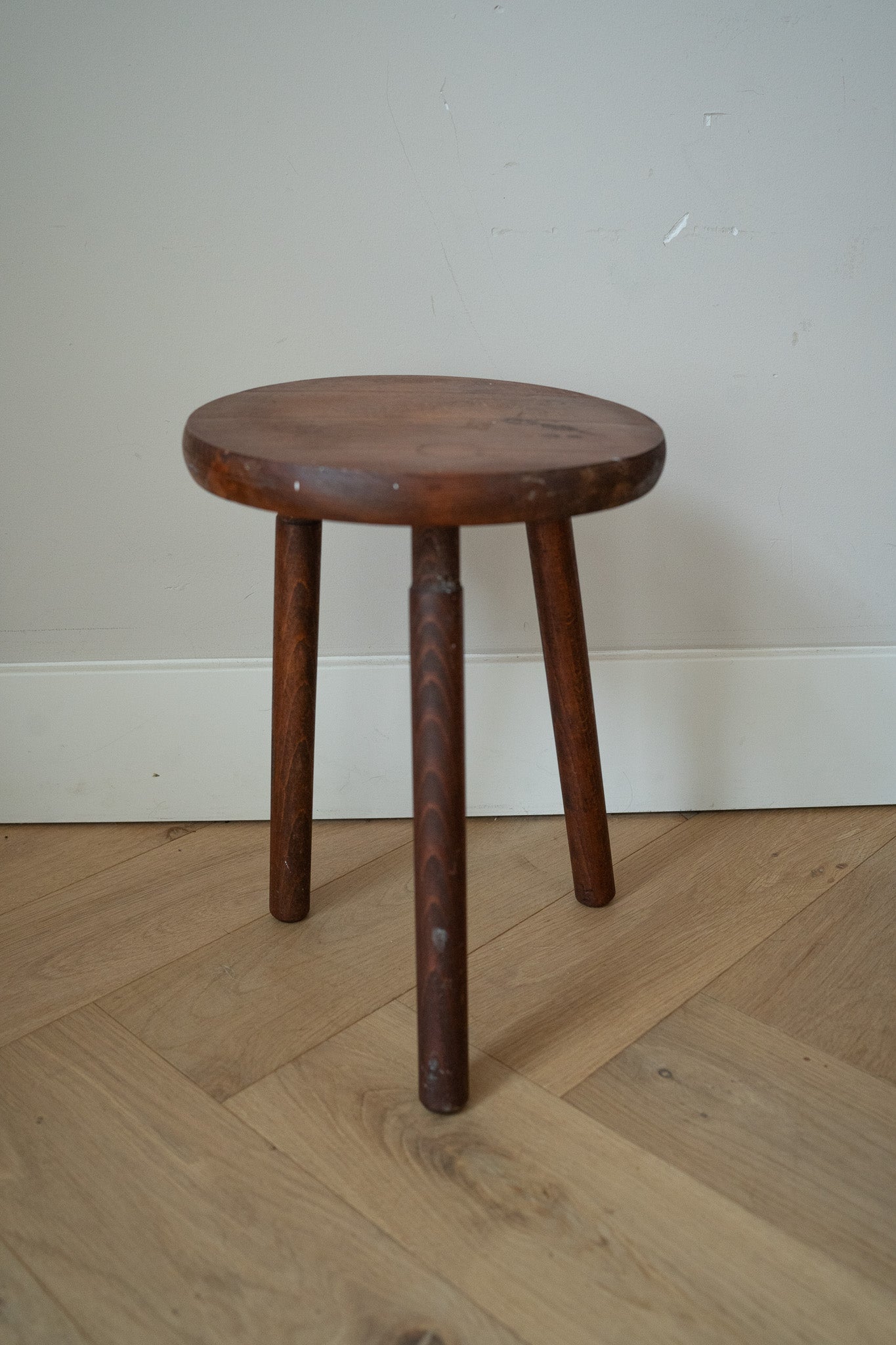 Houten driepoot krukje