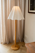 Houten vloerlamp met nieuwe kap