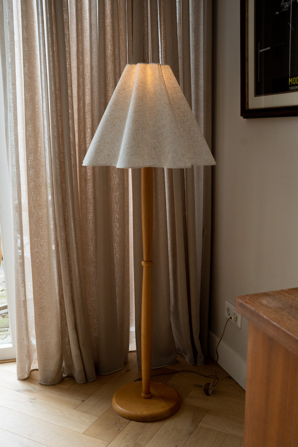 Houten vloerlamp met nieuwe kap