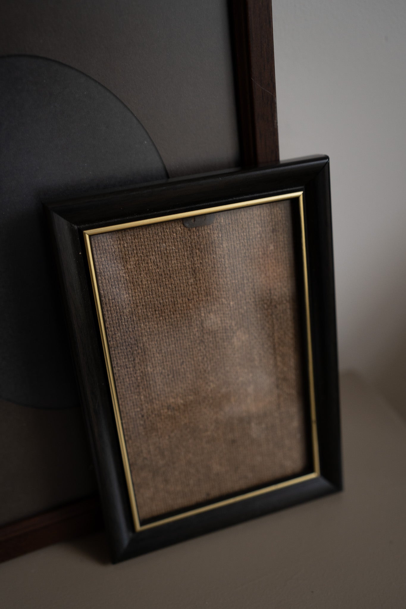 Houten lijst met gouden rand