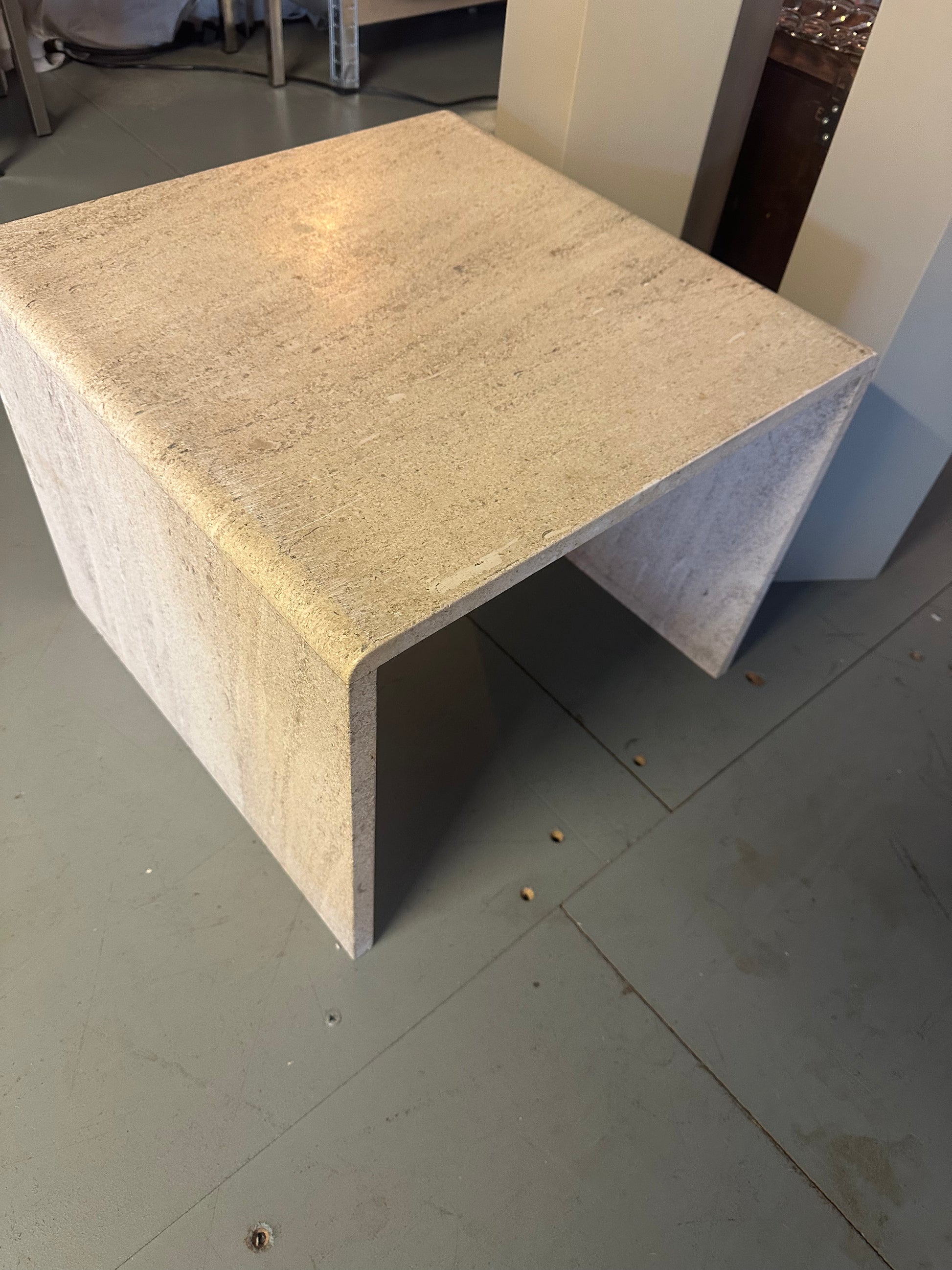 Vintage travertine bijzettafel