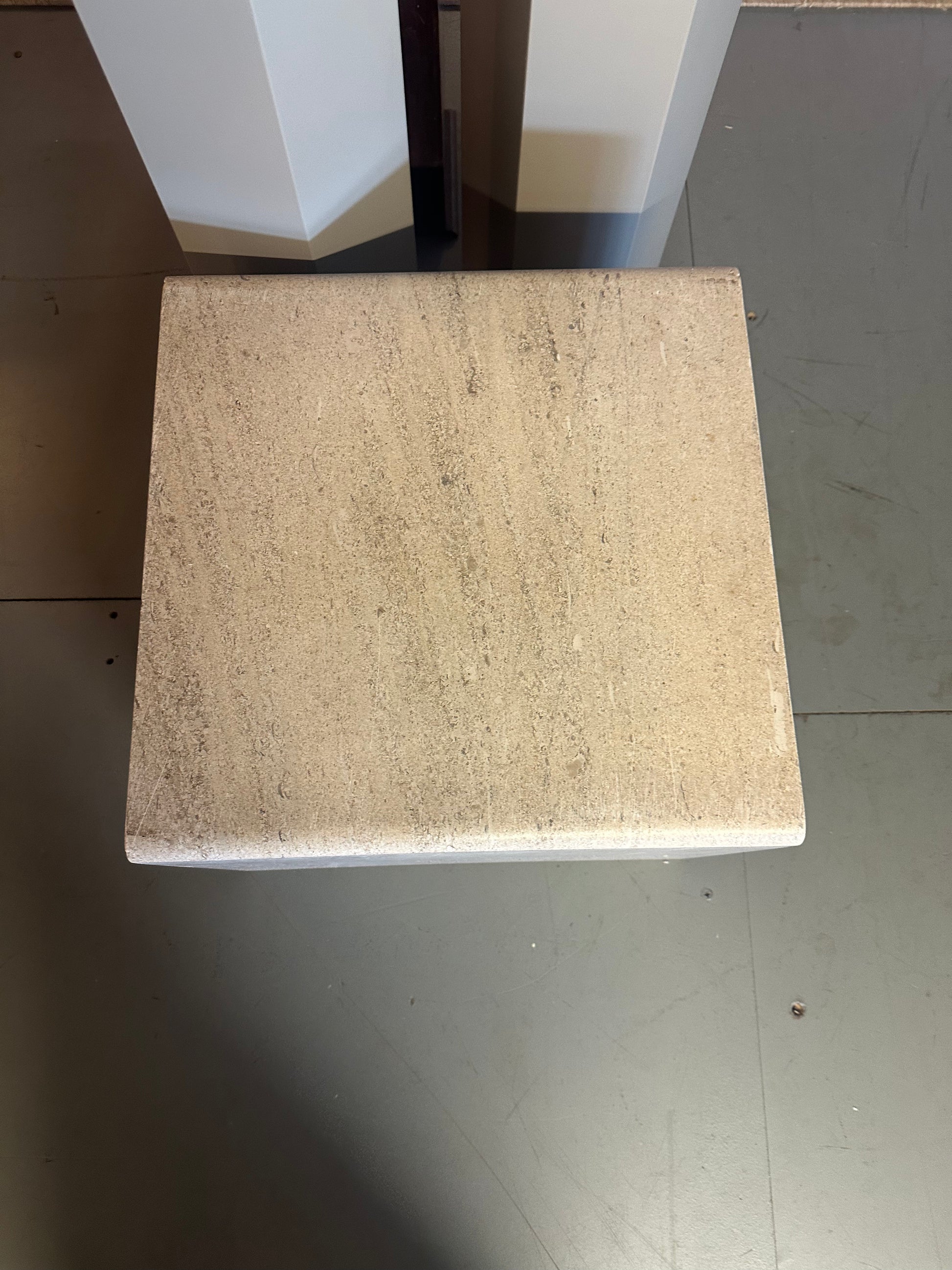 Vintage travertine bijzettafel