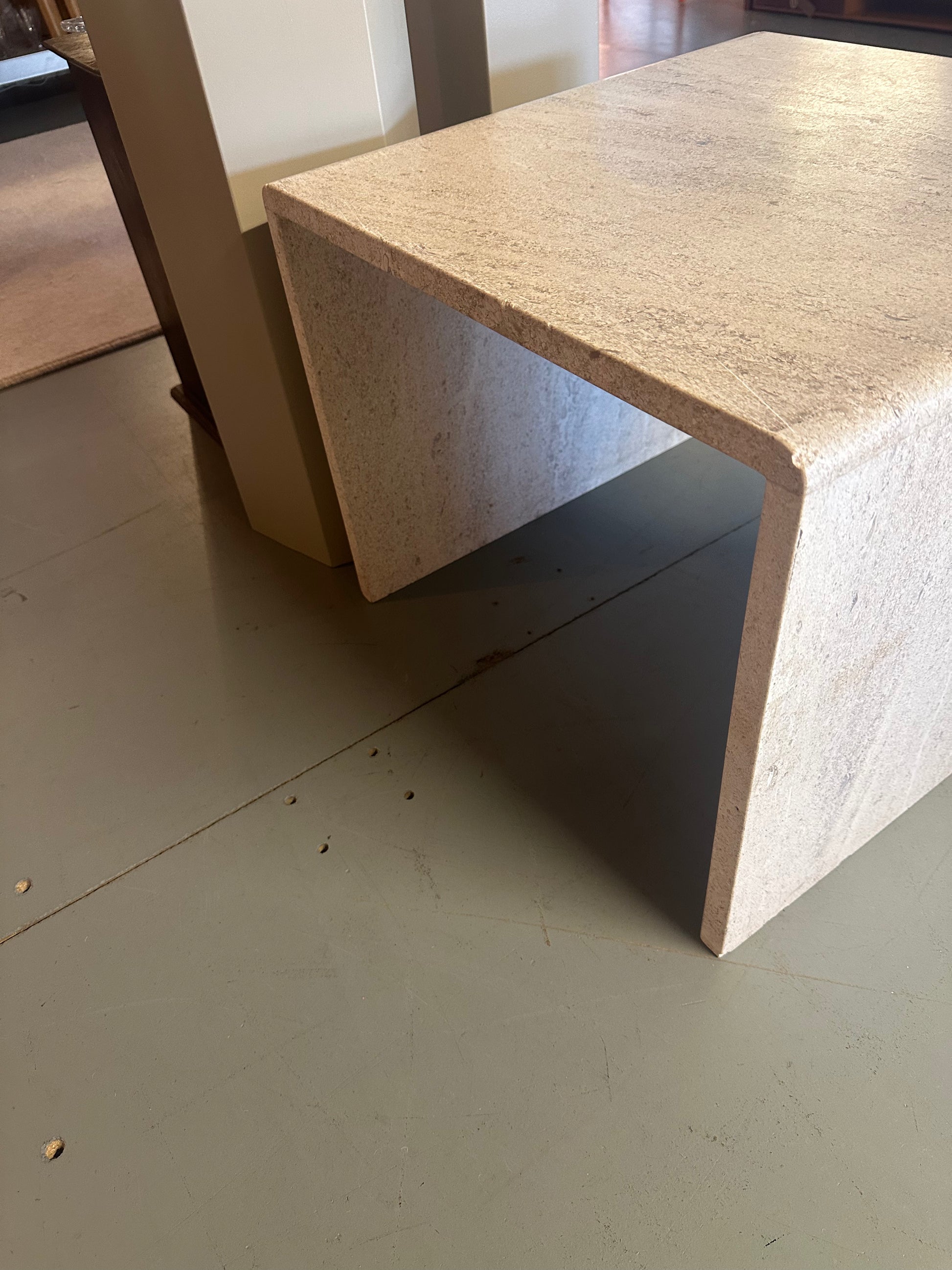 Vintage travertine bijzettafel